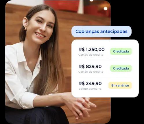 Mulher branca de cabelos longos e castanhos, vestindo roupas sociais e sorrindo. Ao seu lado. informações sobre cobranças antecipadas, uma delas está em fase de análise e outras duas já foram creditadas.