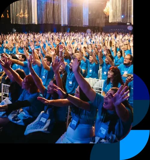 Colaboradoras do Asaas em uma celebração da empresa